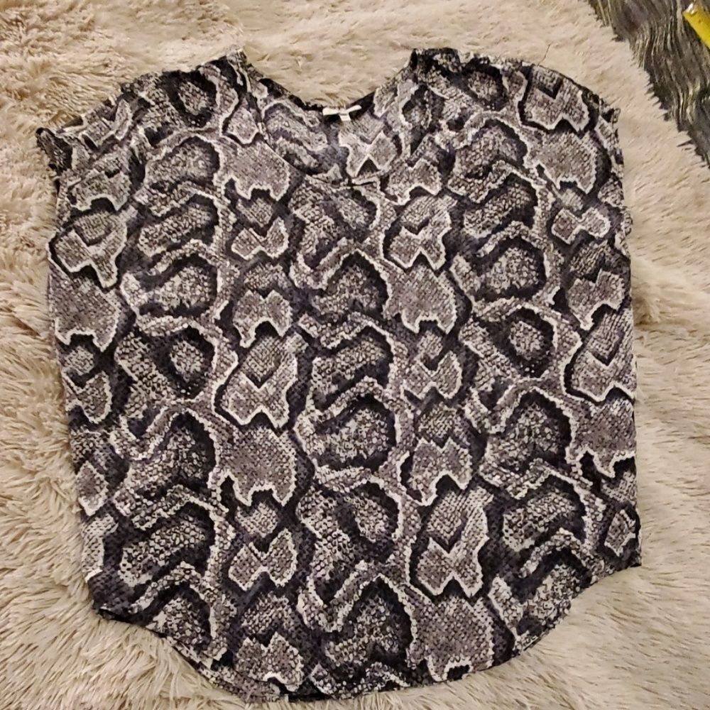 Beautiful 100% silk Joie blouse size XS